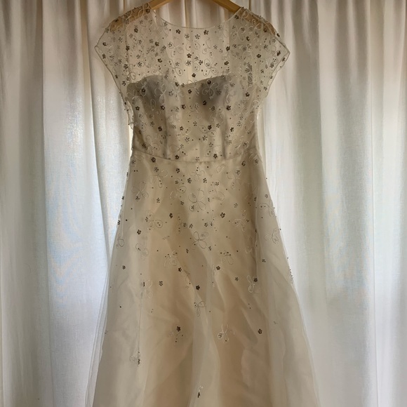 Oscar de la Renta A-Line Beaded Wedding Gown - Picture 5 of 8